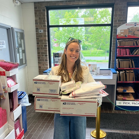 Meet your Posher, Liz - Picture 2 of 8